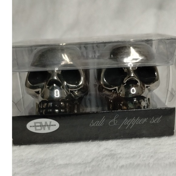 Boston Warehouse Bone Collector Chrome Skull Salt & Pepper Shaker Set Gothic - Picture 5 of 12